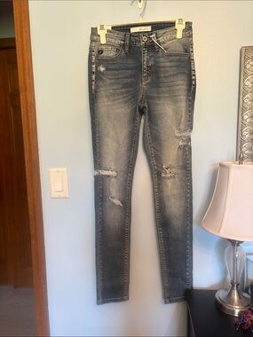Buckle Women’s Grey Washed Distressed Skinny Jeans